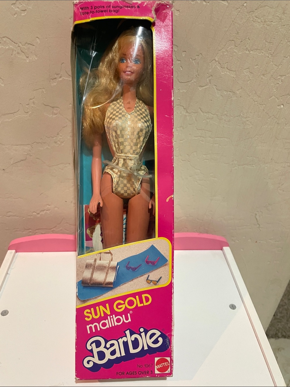 Barbie SUN GOLD MALIBU BARBIE
Doll SEALED Vintage 1983 Mattel